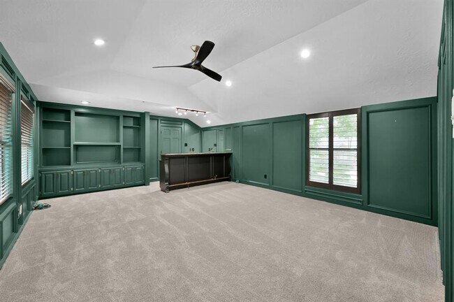 Building Photo - 35 Fernglen Dr