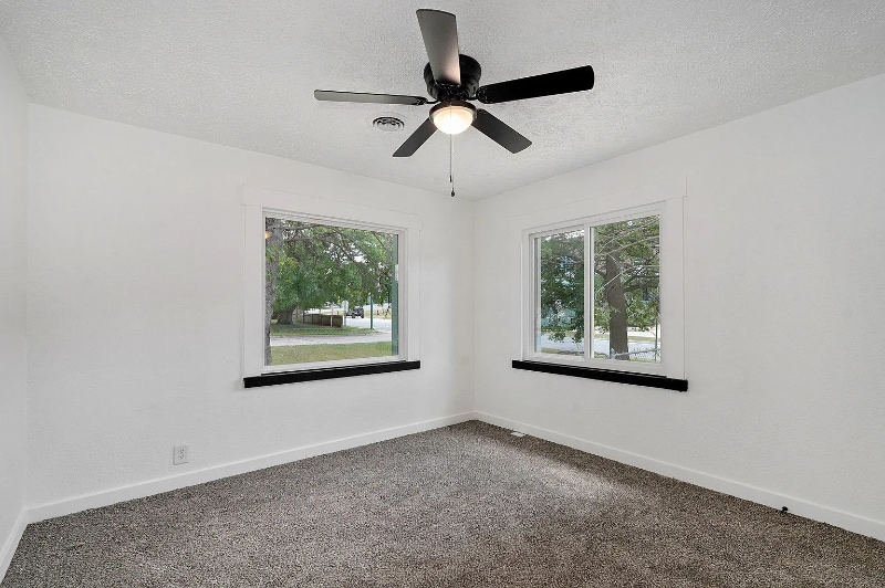 Building Photo - 1539 S Thelma Ave