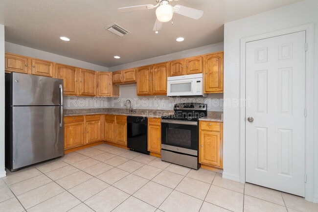 Building Photo - 210 Ichabod Ave