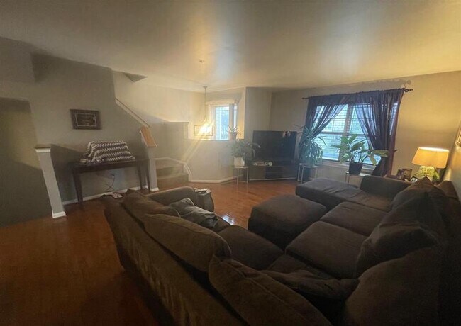 Building Photo - Baltimore 2bedr 2bath Beautiful Home Open