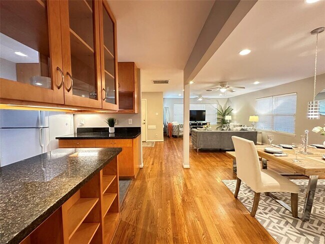 Building Photo - 4005 Nenana Dr
