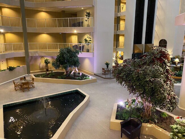 Building Photo - Top-Floor 2 Bedroom / 2 Bath Condo in The Meridian – Gated Community!