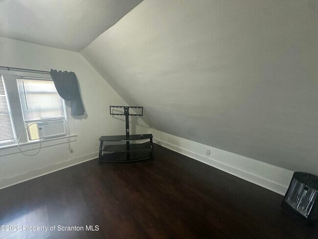 Building Photo - 916-918 Grandview St