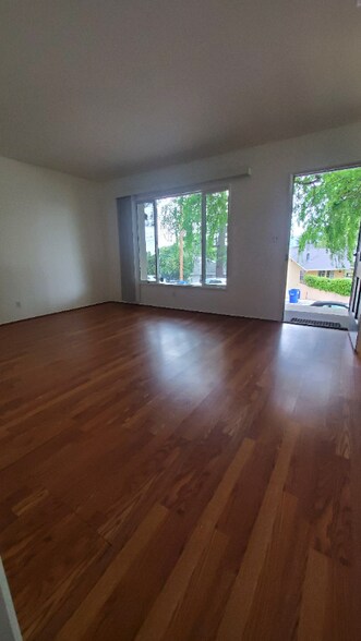 Building Photo - 2923 Frances Ave