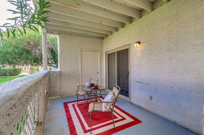 Building Photo - 930 N Mesa Dr