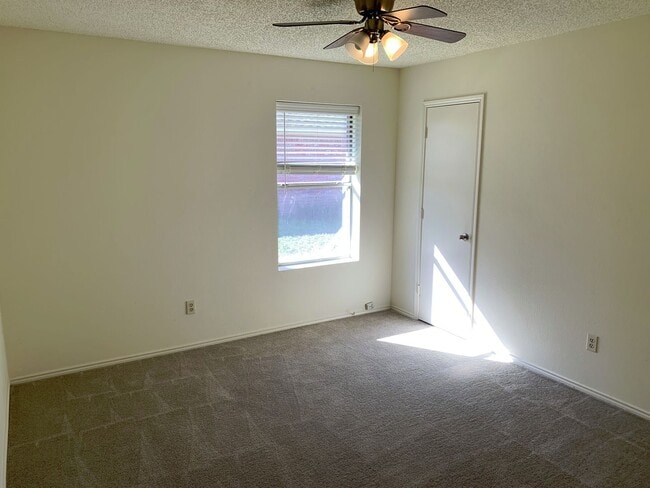Building Photo - Single Family Home