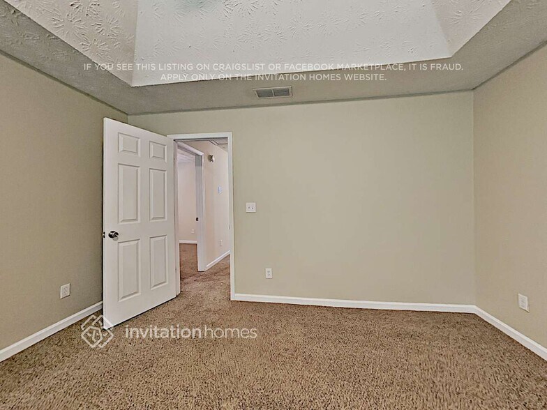 Building Photo - 898 Kendall Park Dr