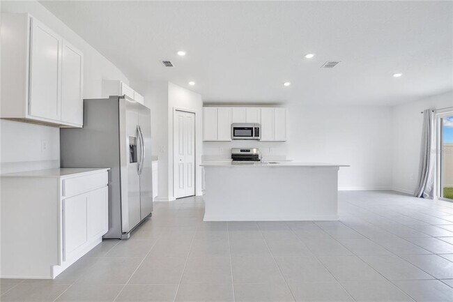 Building Photo - 2494 McKinley Dr