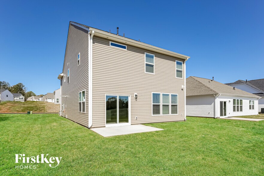 Building Photo - 903 Birchcrest Wy