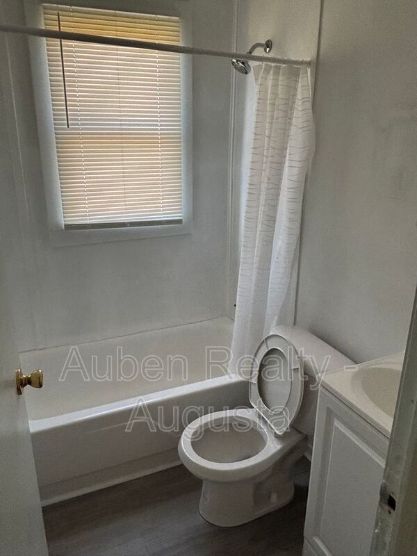 Building Photo - 2125 Kennedy Dr