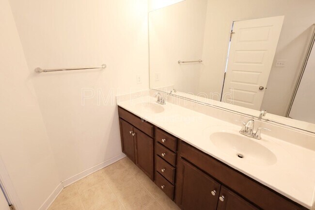 Building Photo - 10506 Marions Way