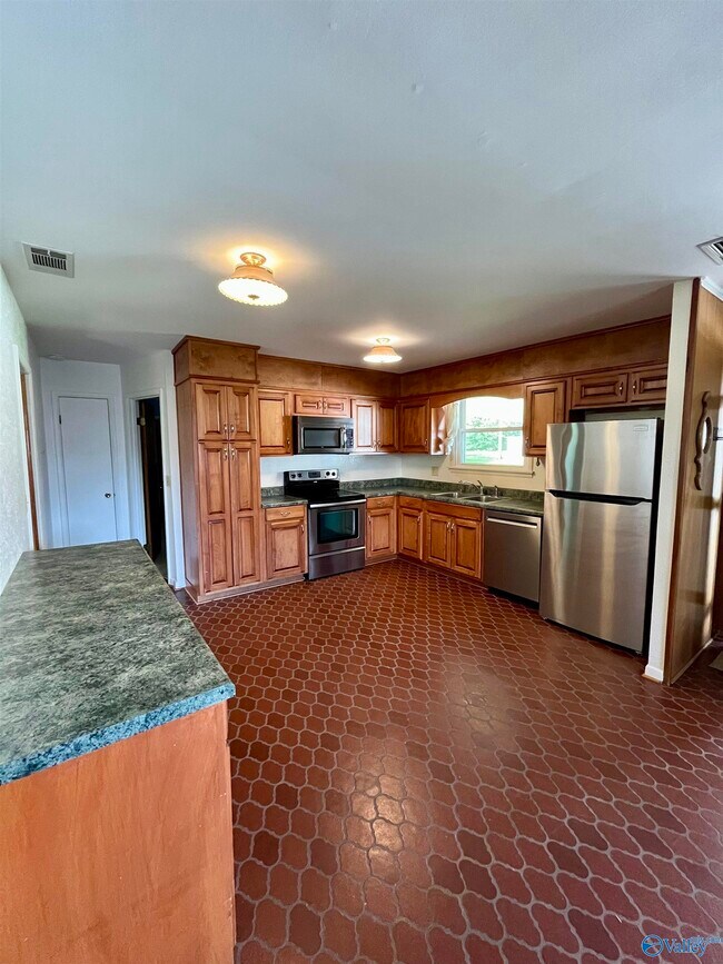 Building Photo - 415 Harolds Dr NW
