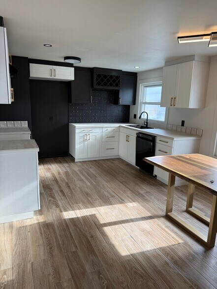 Kitchen - 4330 N 91st St