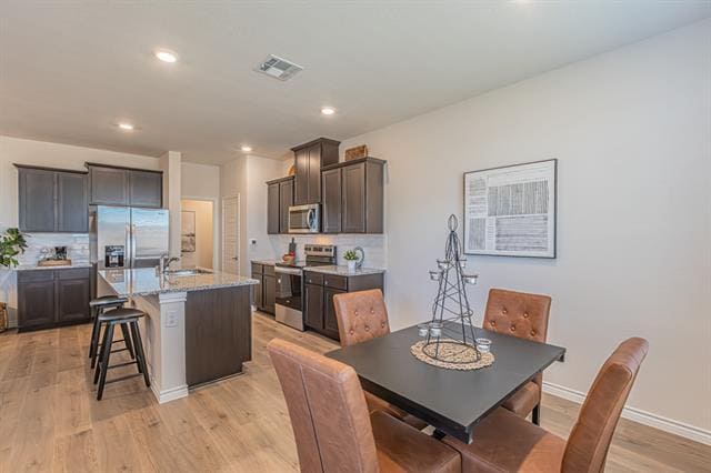 Building Photo - 736 Thorn Crk Dr