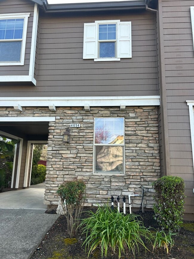 Building Photo - Great location- Granny unit available now