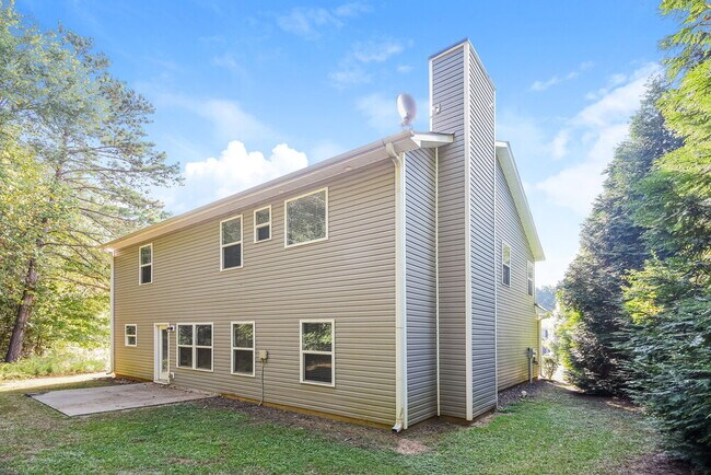 Building Photo - 15 Fieldcrest Dr