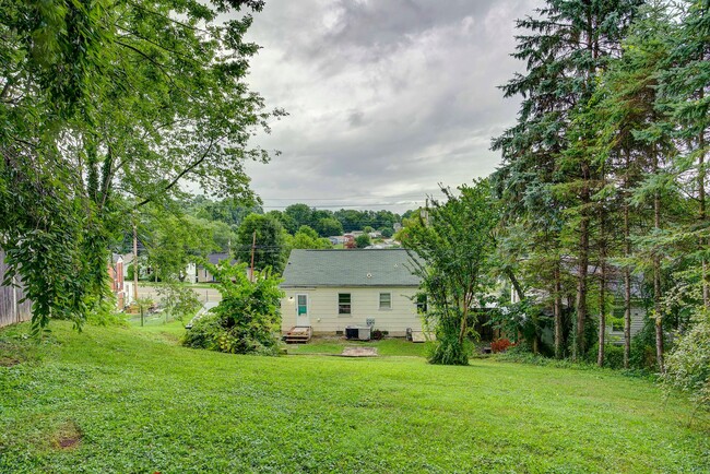 Building Photo - 3 bed 1 bath on Knob Creek Rd. near Johnso...