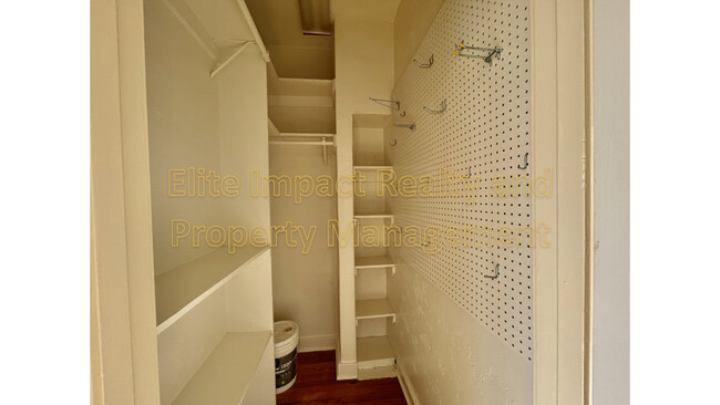Building Photo - 1301 N Park Ave