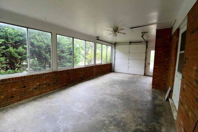 Building Photo - 3966 Port Republic Rd