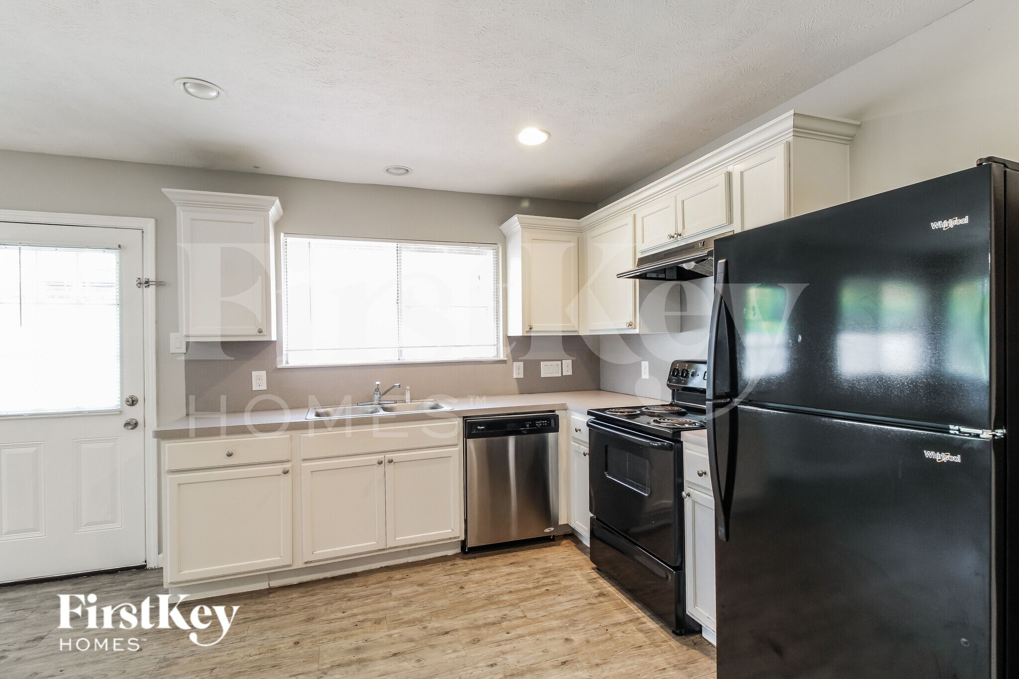 Building Photo - 4427 Ravine Dr