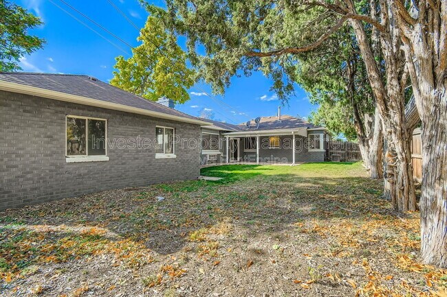 Building Photo - 2400 Pontiac St