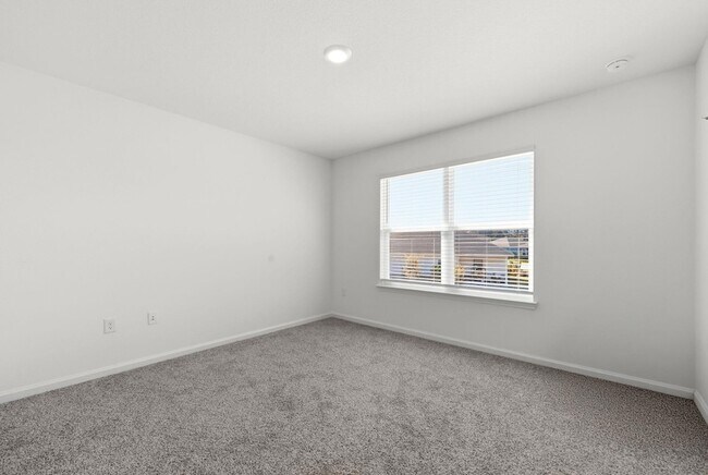 Building Photo - 25 Riverwalk Xing