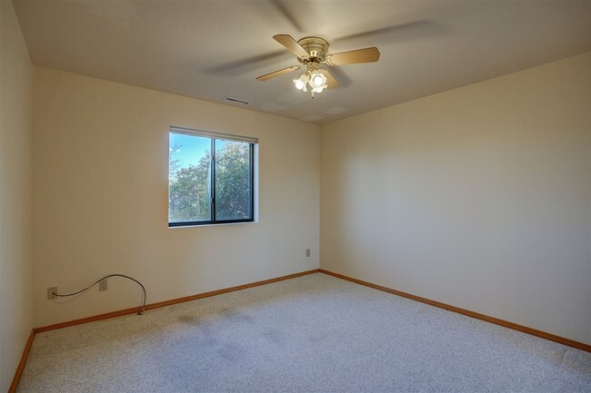 Building Photo - 3 Bedroom, 2.5 Bathroom Home For Rent in P...