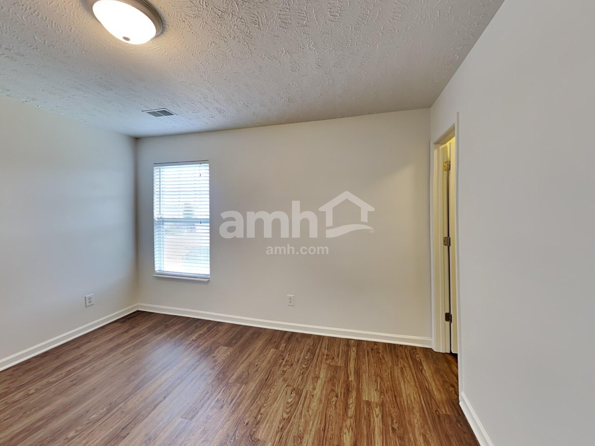 Building Photo - 604 Blossom Hill Dr