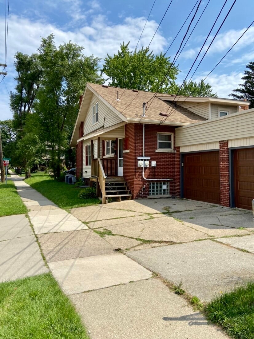 Building Photo - 502 E Lincoln Ave