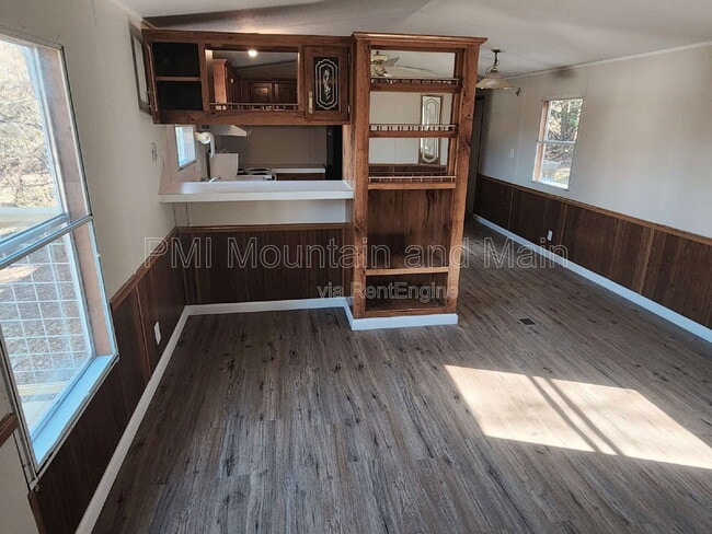 Building Photo - 16 Sarah Hill