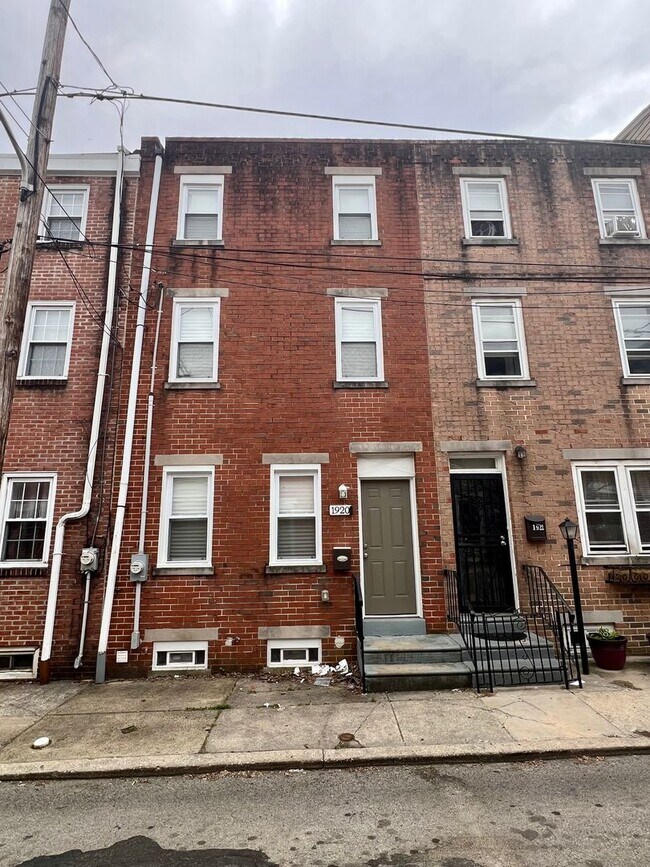 Building Photo - Stunning 3-Bedroom Townhome in Francisville! Available NOW!