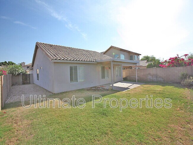 Building Photo - 7439 W Via Del Sol Dr