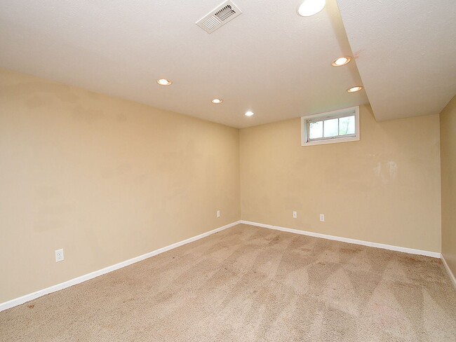 Building Photo - Elmwood Park Charmer