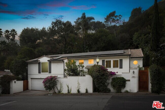 Building Photo - 2319 Outpost Dr