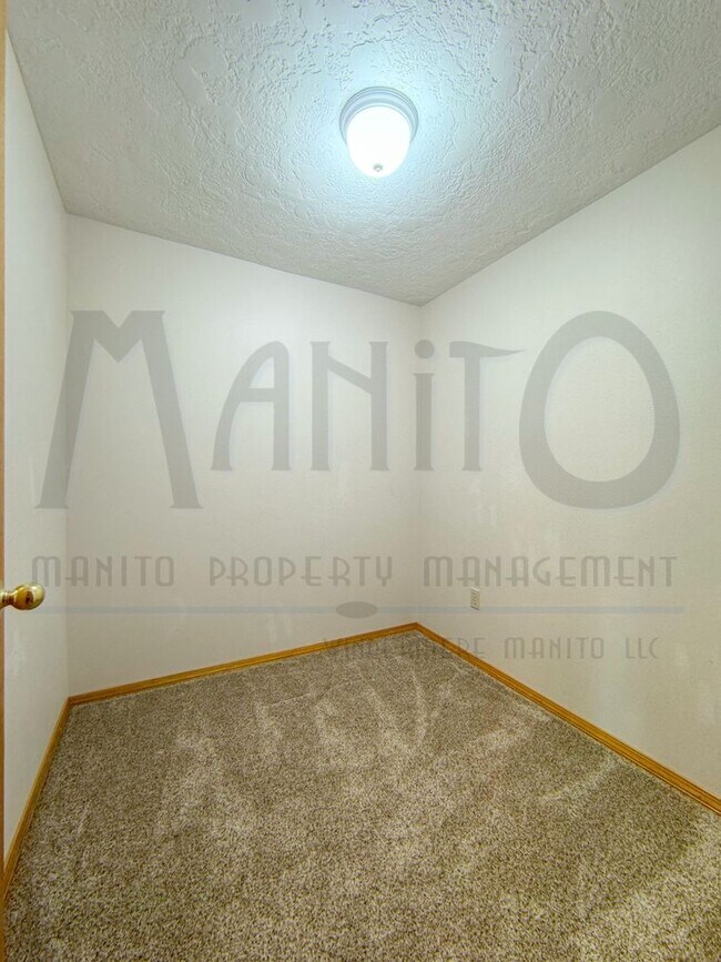 Building Photo - **COMING SOON** Sprawling Glenngrae Gated Community