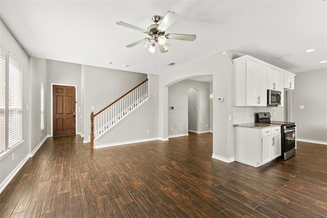 Building Photo - 15920 Alvarado Dr