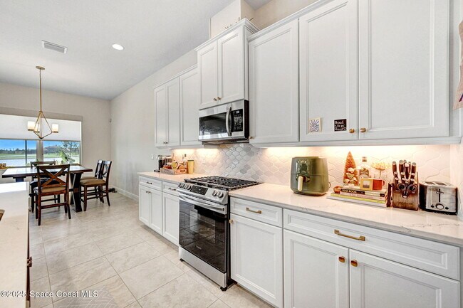Building Photo - 2889 Avalonia Dr