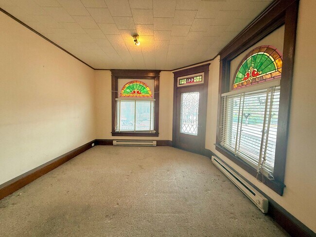 Building Photo - 441 Walnut St