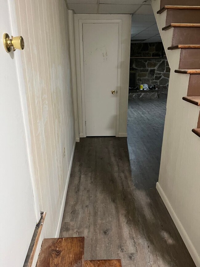 Building Photo - Newly Remodeled Single Family Home - Howar...