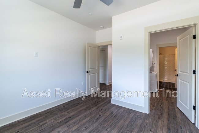 Building Photo - 1120 Franck St