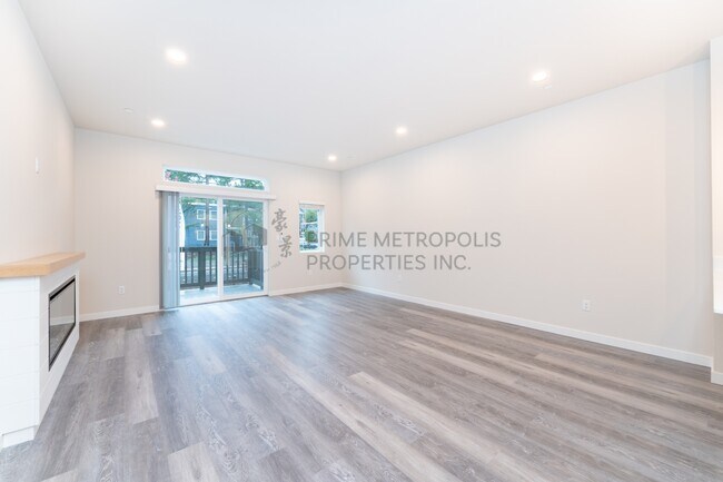 Building Photo - 16111 36th Ave W