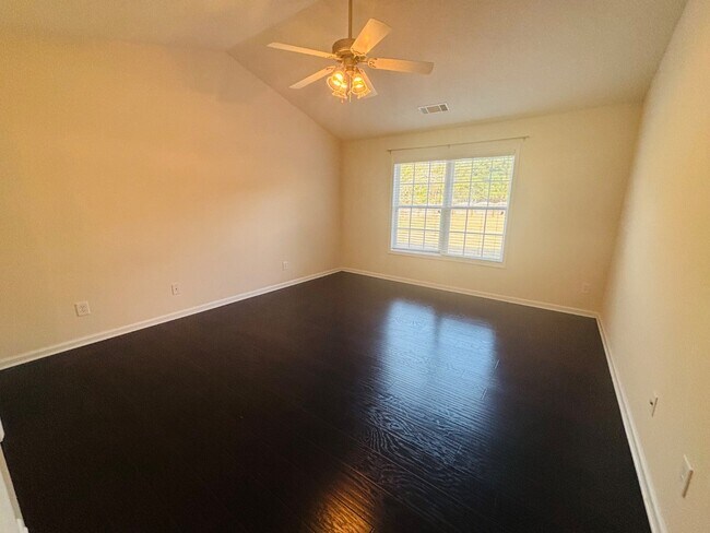 Building Photo - 607 McDowell Ln