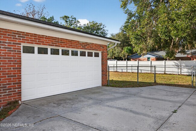 Building Photo - 2766 Greenridge Rd