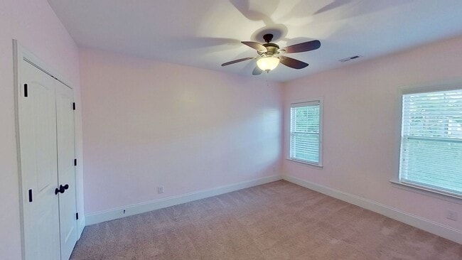 Building Photo - Custom 4 BD/2.5 BA Home with Community Pool, Water Access and Day Dock!