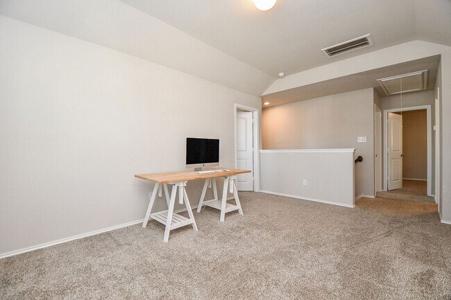 Building Photo - 16868 Pink Wintergreen Dr