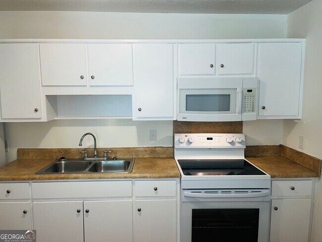 Building Photo - 45 Westgate Cir