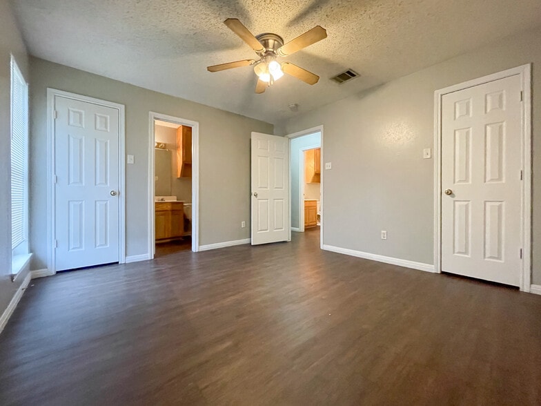 Building Photo - 141 Spring Country