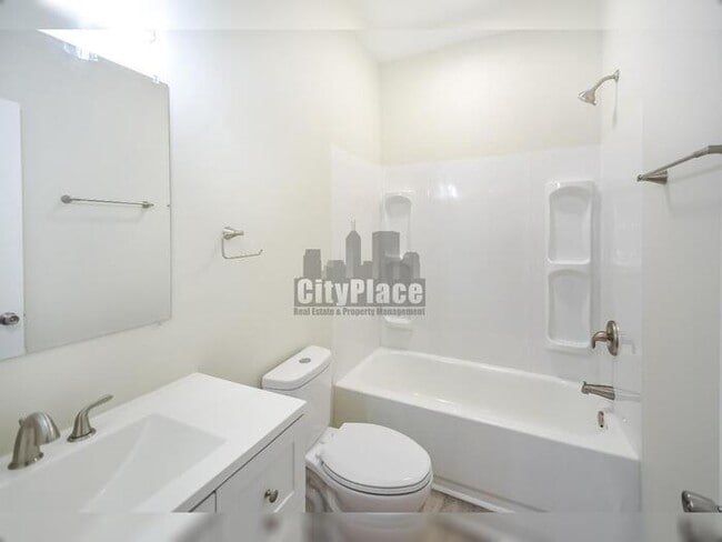 Building Photo - 614 Parkway Ave