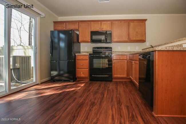 Building Photo - Townhome in Midway Park - Boyington Place!