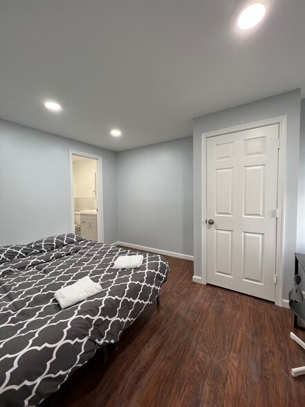 Building Photo - 3820 Hamilton St